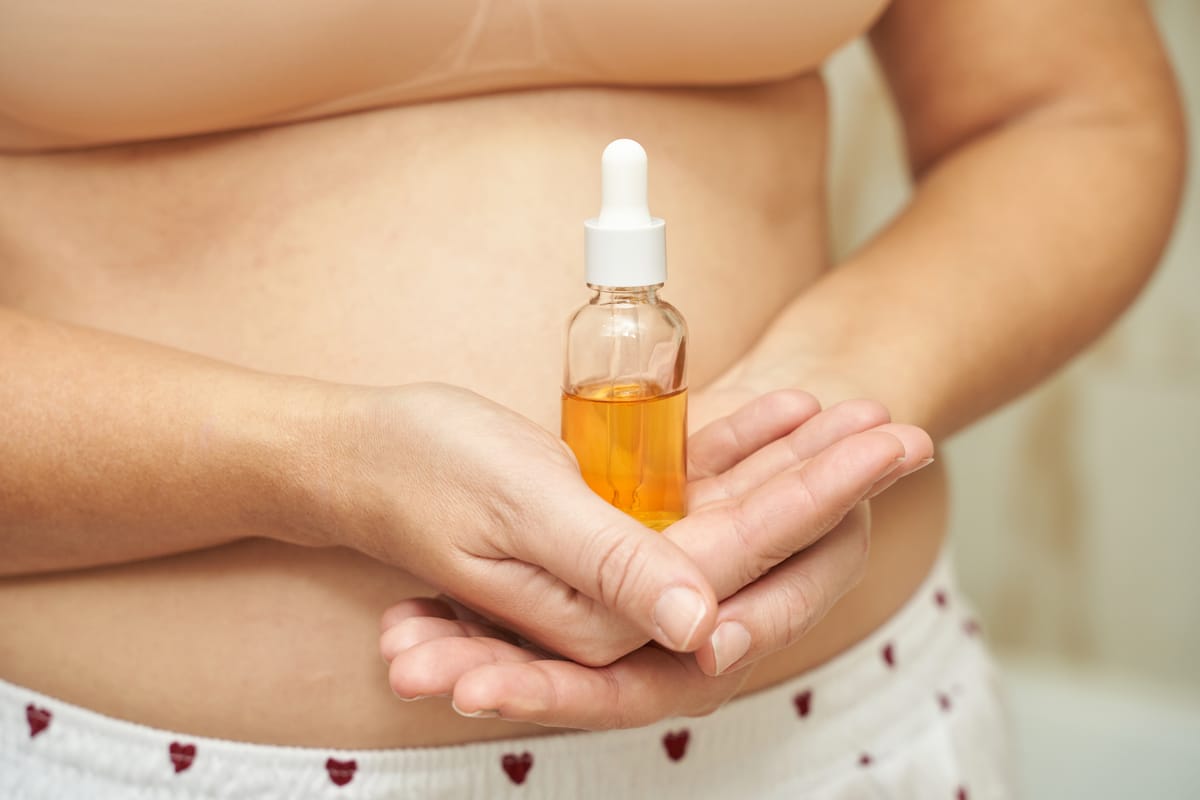 The "Glow Wrap": Why Savvy Women are Putting Castor Oil on Their Stomachs